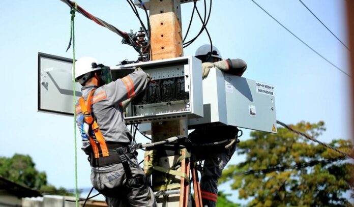 Presidente Roberto Cidade assina promulgação da lei que proíbe a instalação de novos medidores de energia