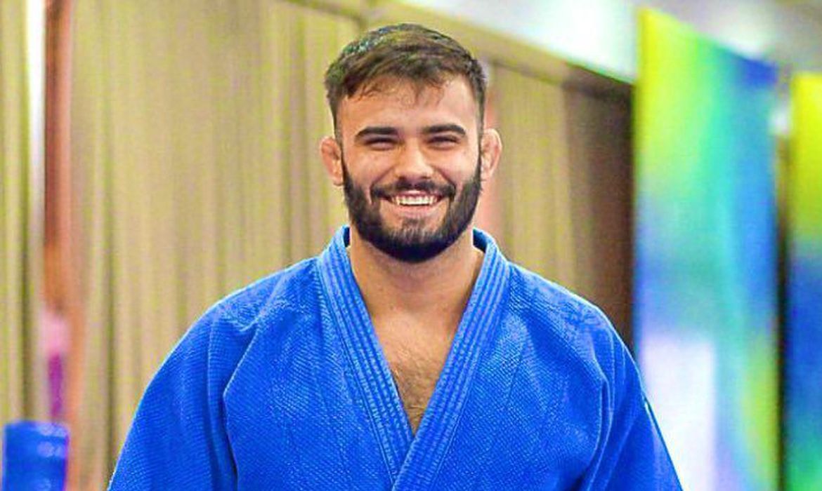 Rafael Macedo é prata e Mayra Aguiar bronze em Grand Prix de Judô