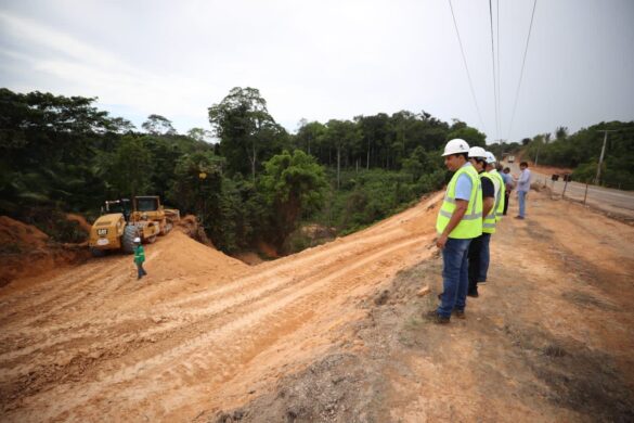 Wilson Lima vistoria trabalhos de três frentes de obras de reforma e modernização da AM-010