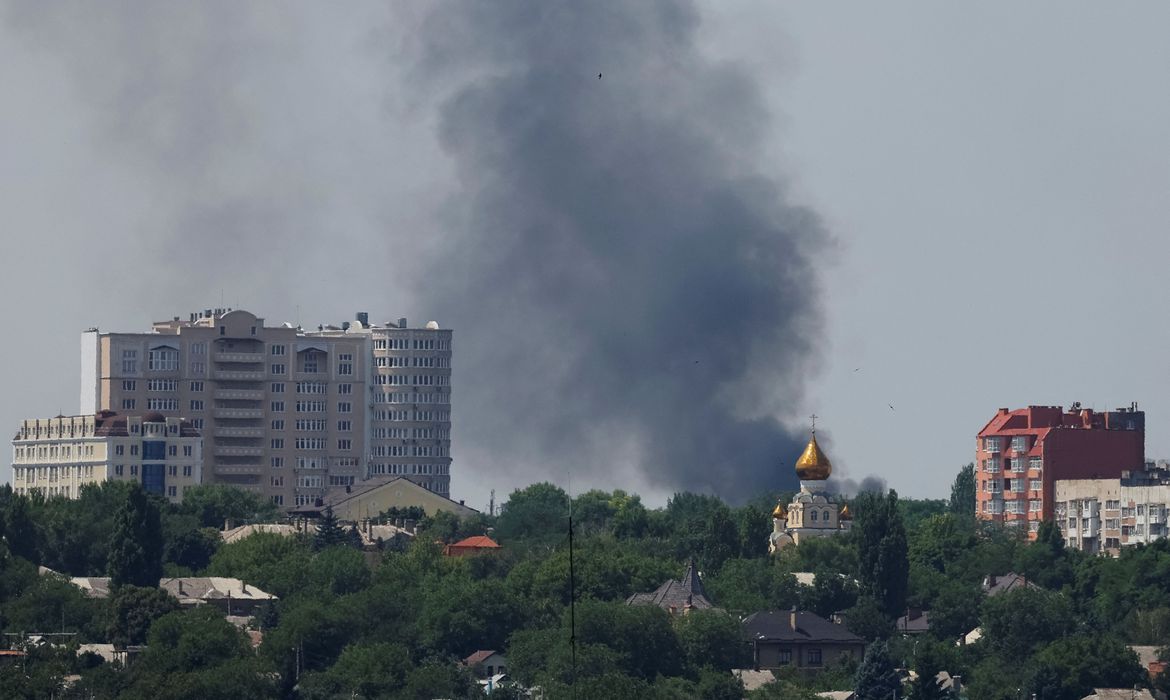 Forças russas cercam cidade ucraniana de Sieversk