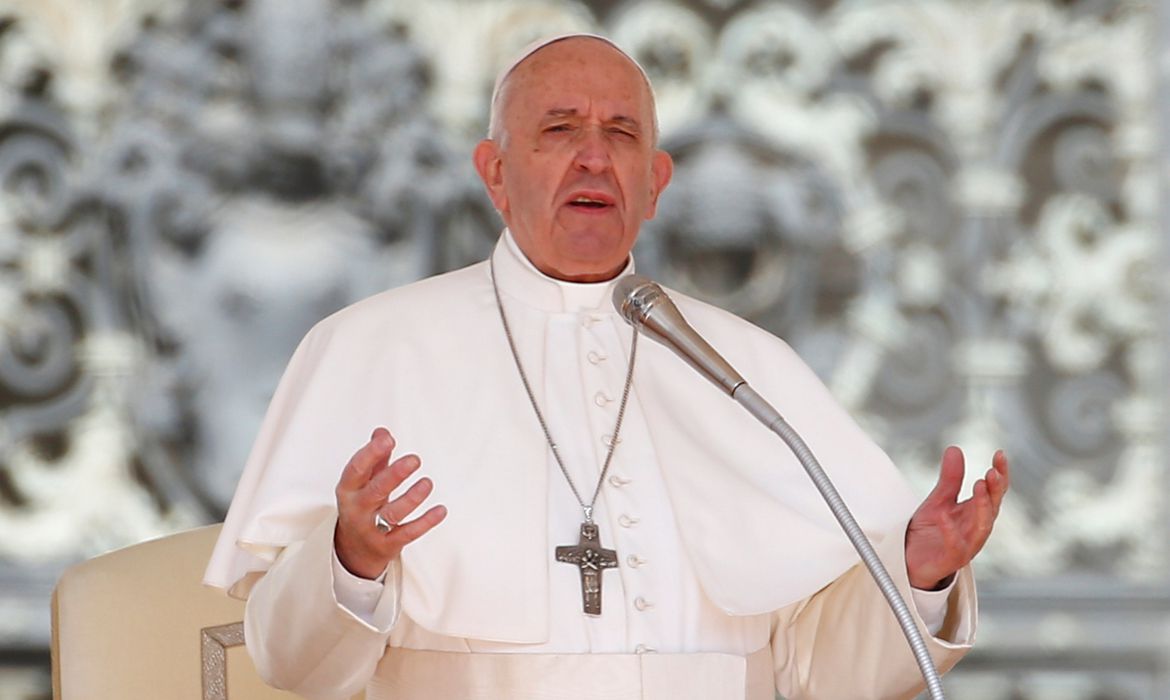 Papa Francisco receberá alta nesta sexta-feira (16), afirma Vaticano