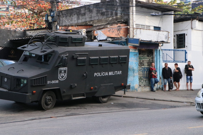 Operação no Complexo do Alemão tem PM, mulher e três suspeitos mortos