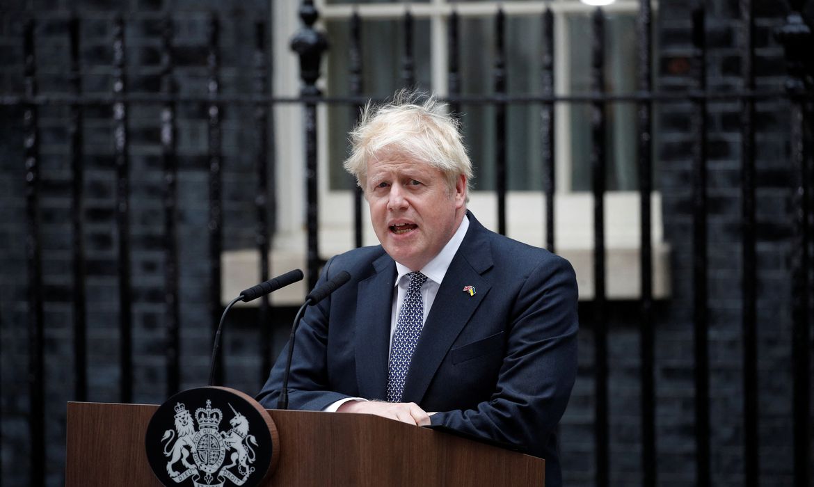 Boris Johnson renuncia ao cargo de premiê britânico