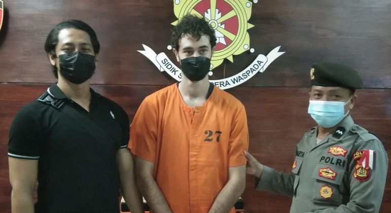 Brasileiro é preso em aeroporto da Indonésia com 2,8 gramas de maconha