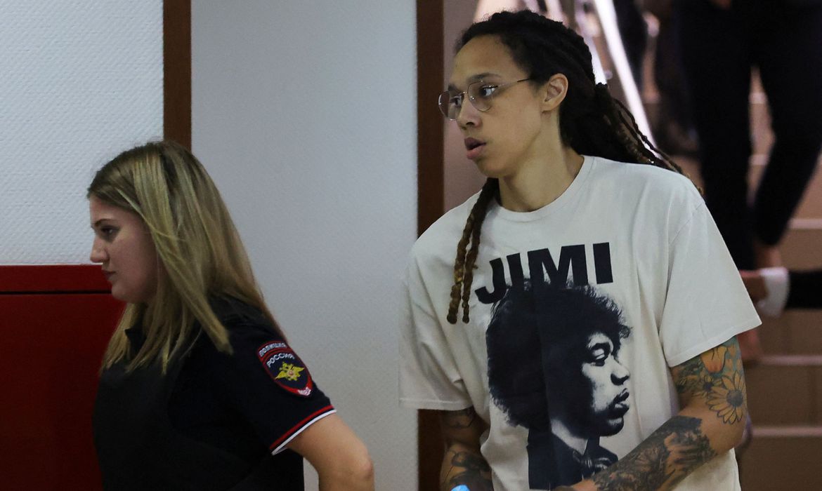 Griner, estrela da WNBA, é julgada na Rússia por contrabando de drogas