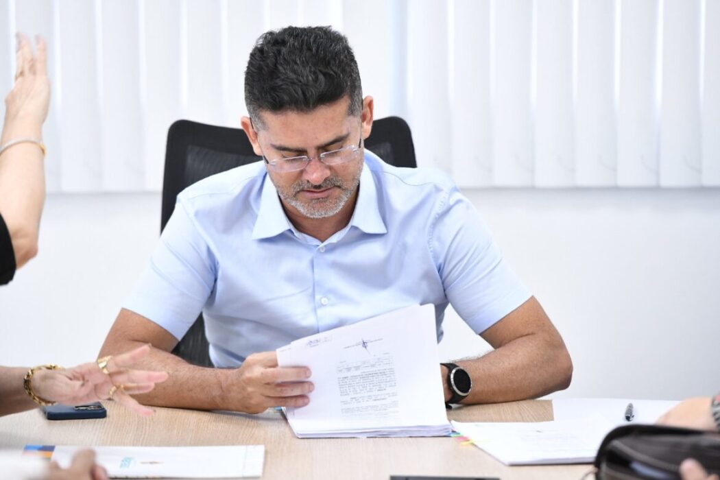Prefeito David Almeida assina mais 250 progressões de profissionais da rede municipal de ensino
