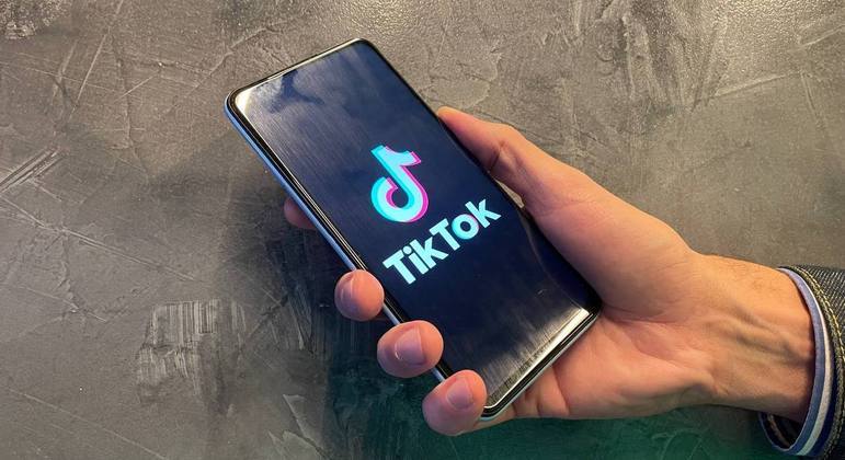 Pais denunciam TikTok na Justiça dos EUA por desafio que causou morte de meninas