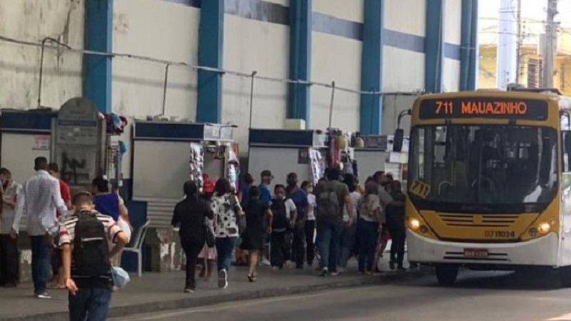 Morador de rua sofre fratura exposta ao ser atropelado por ônibus no Terminal 2