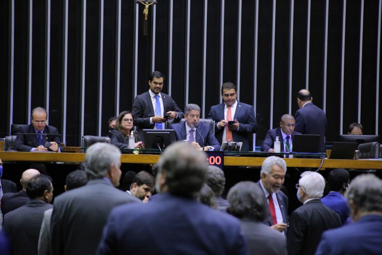 Plenário vota destaques à PEC do Estado de Emergência; acompanhe