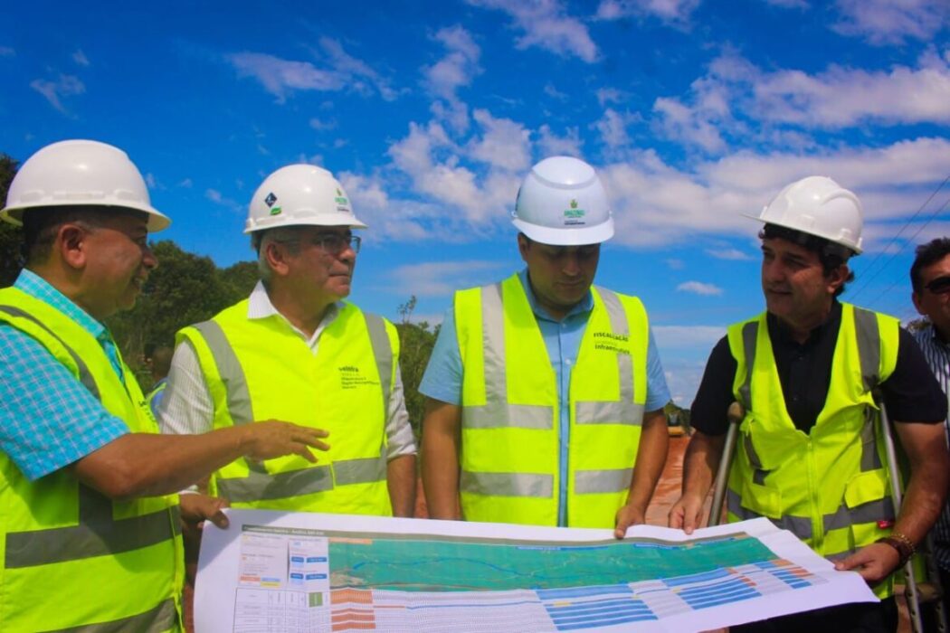 Governador Wilson Lima e o Prefeito Anderson Sousa visitam obras da rodovia AM-010