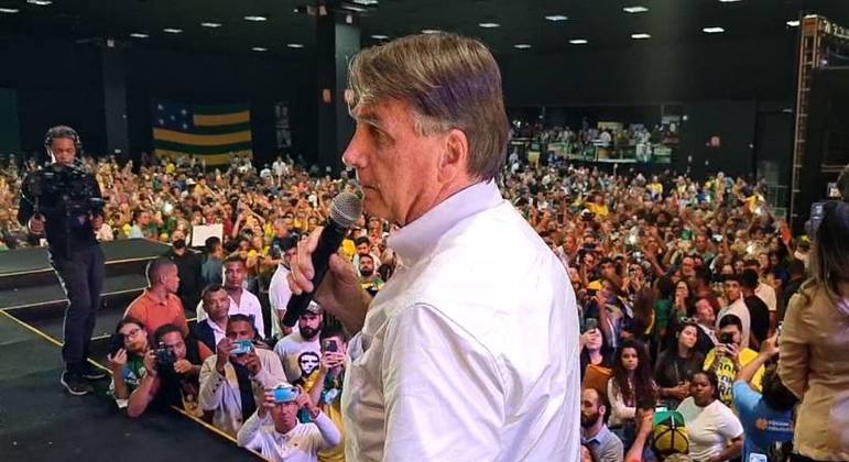 Bolsonaro diz que Forças Armadas vão desfilar 'ao lado do povo' no 7 de Setembro