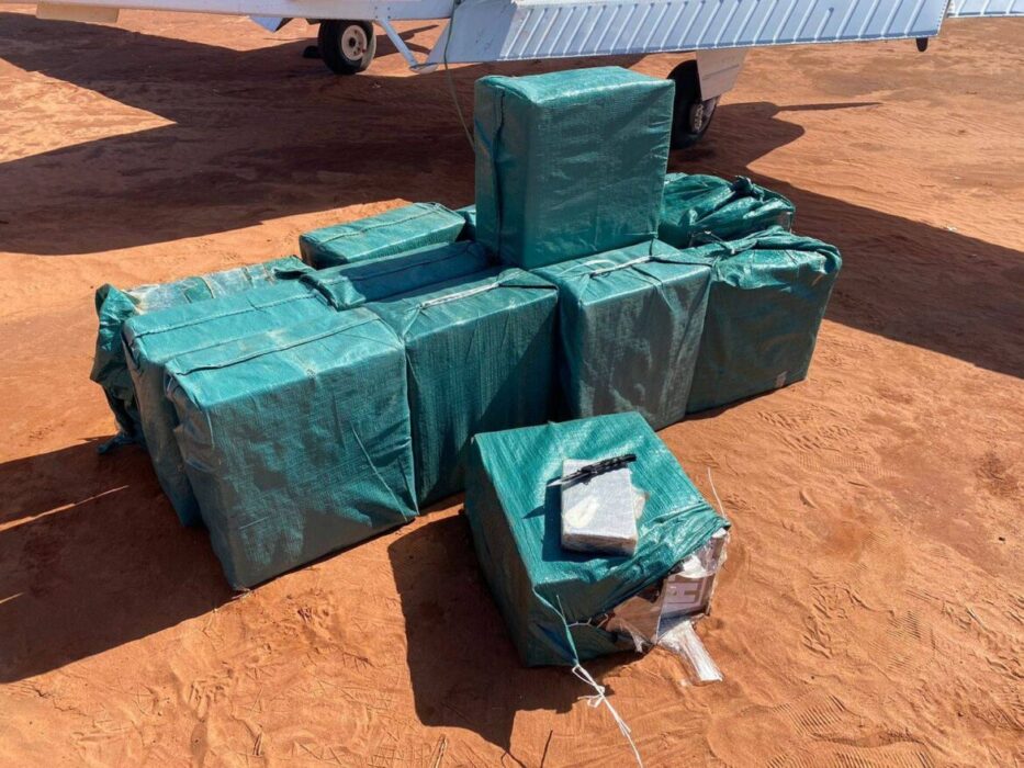 Polícia Federal apreende avião com 500 kg de cocaína na divisa entre SP e MS