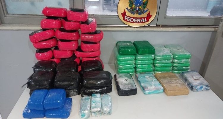Homem é preso com 65 kg de drogas em embarcação 