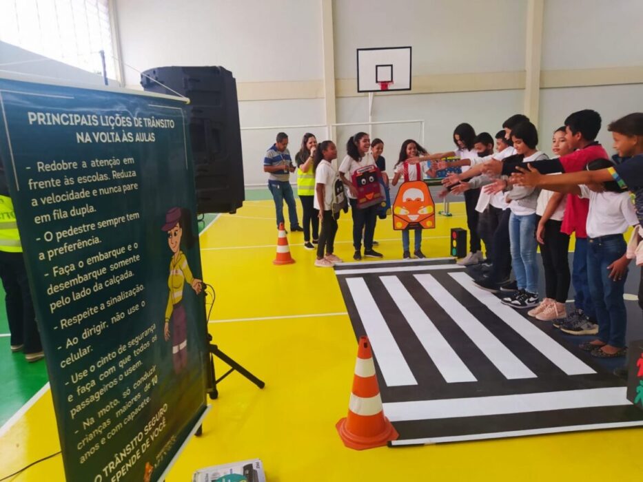 Estudantes do bairro Jorge Teixeira recebem educação no trânsito da Prefeitura de Manaus
