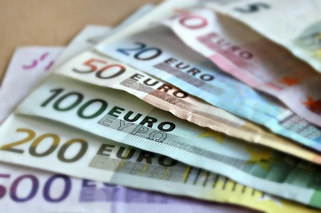 Euro é cotado abaixo de US$ 1 pela primeira vez em 20 anos