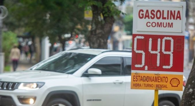 Gasolina fica R$ 0,15 mais barata a partir desta sexta nas refinarias