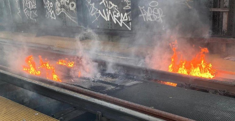 Imagens assustadoras: calor extremo causa incêndio em linha de trem