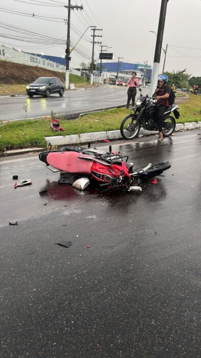 Motociclista morre após bater em traseira de ônibus