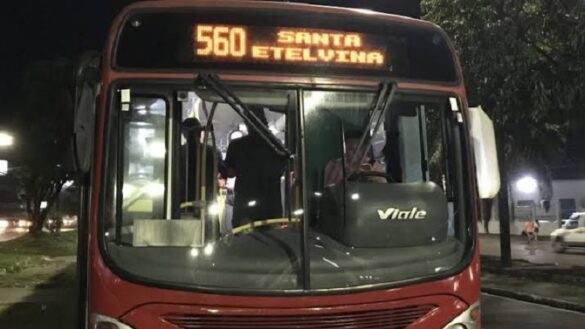 Assaltante causa terror com facão em ônibus da linha 560