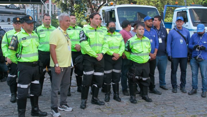 Prefeitura realiza fiscalização para ordenar estacionamento no centro de Manaus