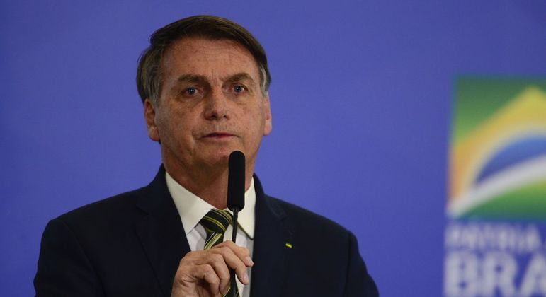 Bolsonaro diz que Auxílio Brasil de R$ 600 será mantido em 2023 com privatização de estatais