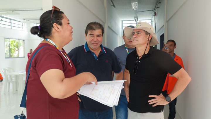 Prefeito David Almeida visita Cras e Creas que estão sendo reformados na zona Leste