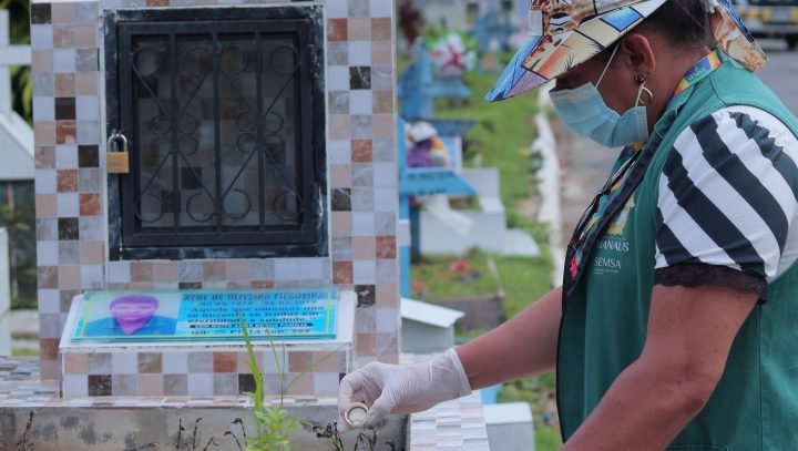 Prefeitura de Manaus executa ações de combate à dengue e serviços de limpeza em cemitérios