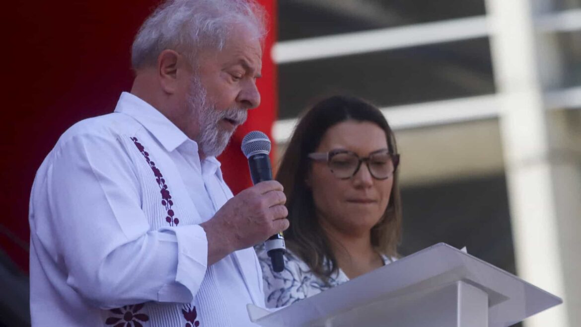 Lula e Janja assinam carta pela democracia