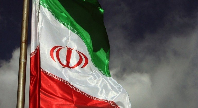 Justiça iraniana condena três pessoas a perder um olho