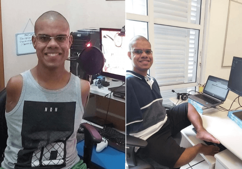 Jovem sem mãos usa os pés para ensinar programação de computadores