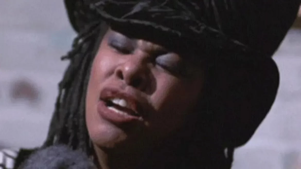 Q Lazzarus, cantora da trilha de “O Silêncio dos Inocentes”, morre aos 61 anos