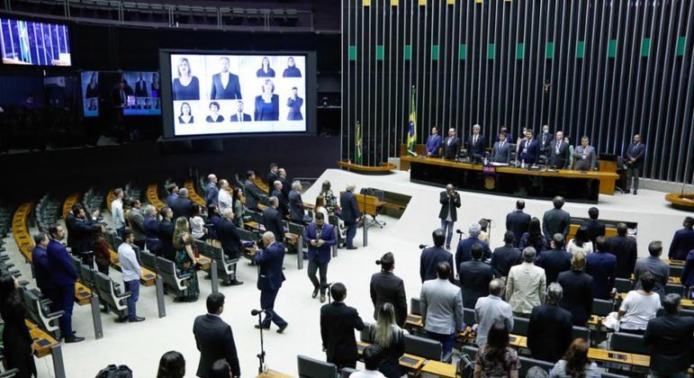 Quase 90% dos deputados federais tentarão se reeleger neste ano