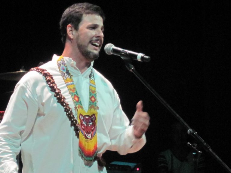 Salomão Rossy apresenta espetáculo “Tambores e Folias” para comemorar 27 anos de carreira