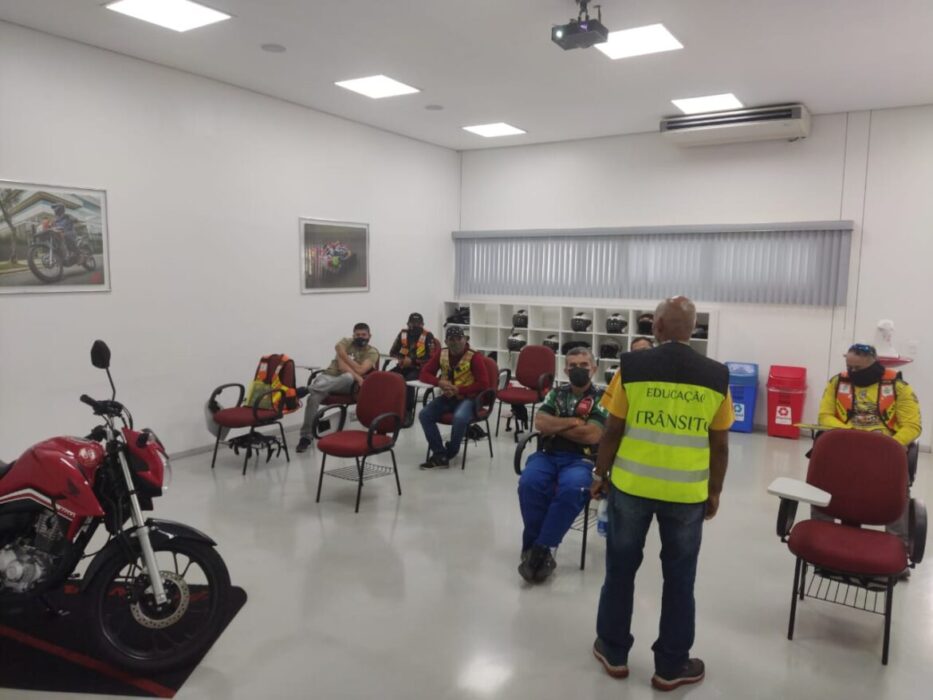 Prefeitura promove curso para aperfeiçoamento de mototaxistas