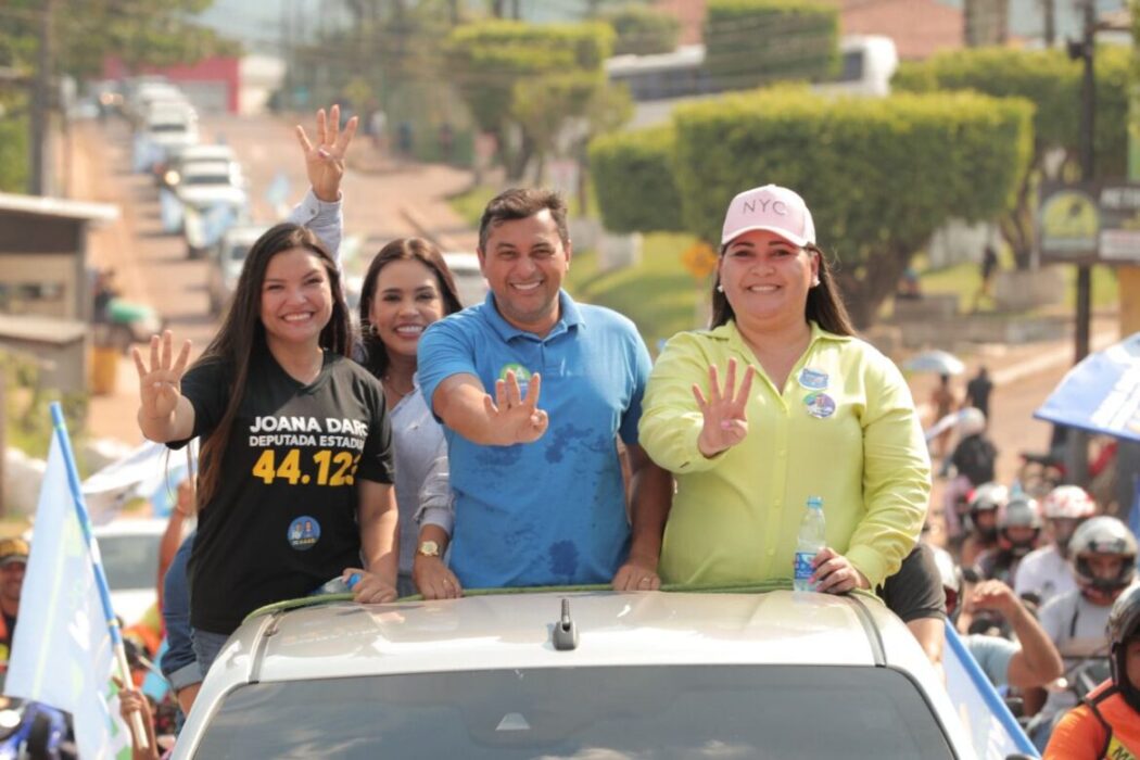 População de Presidente Figueiredo recebe Wilson em grande carreata por ruas do município