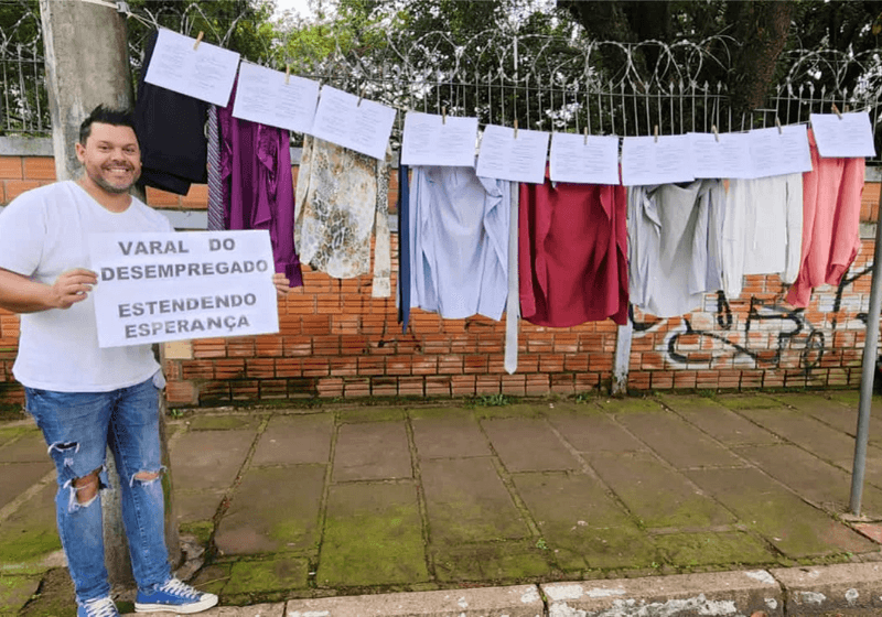 Gaúcho cria ‘Varal do Desempregado’. Roupas e vagas para quem precisa de emprego