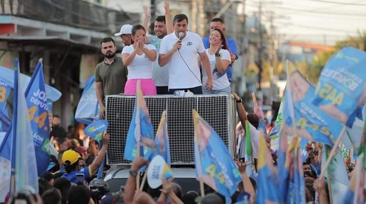 Wilson Lima arrasta mais de 5 mil pessoas na primeira caminhada de campanha para reeleição, na zona leste de Manaus