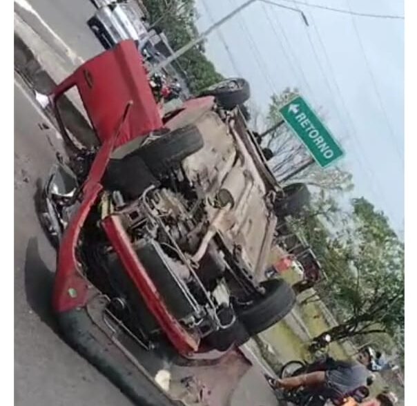 Vídeo: carro capota em grave acidente na avenida das Torres