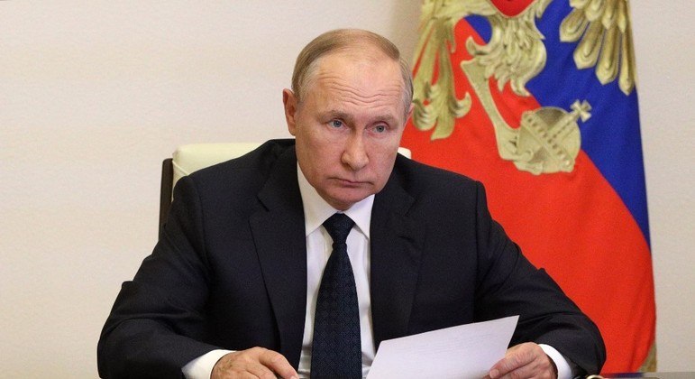 Putin assina decreto para aumentar contingente do exército russo