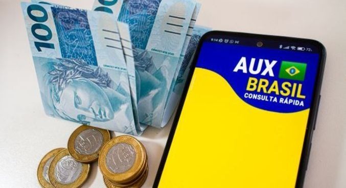 Auxílio Brasil e novos benefícios devem injetar R$ 16 bi no comércio 