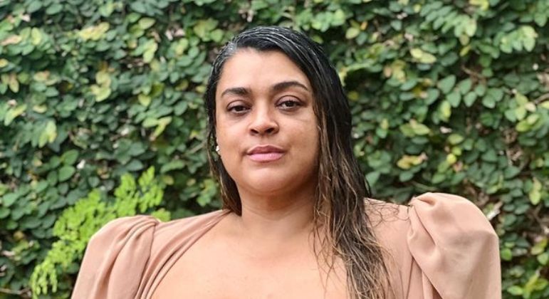 Preta Gil publica foto sem maquiagem em comemoração a aniversário de 48 anos