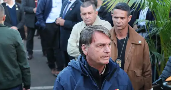 Bolsonaro: 'Qual o problema de comprar imóvel com dinheiro vivo?'