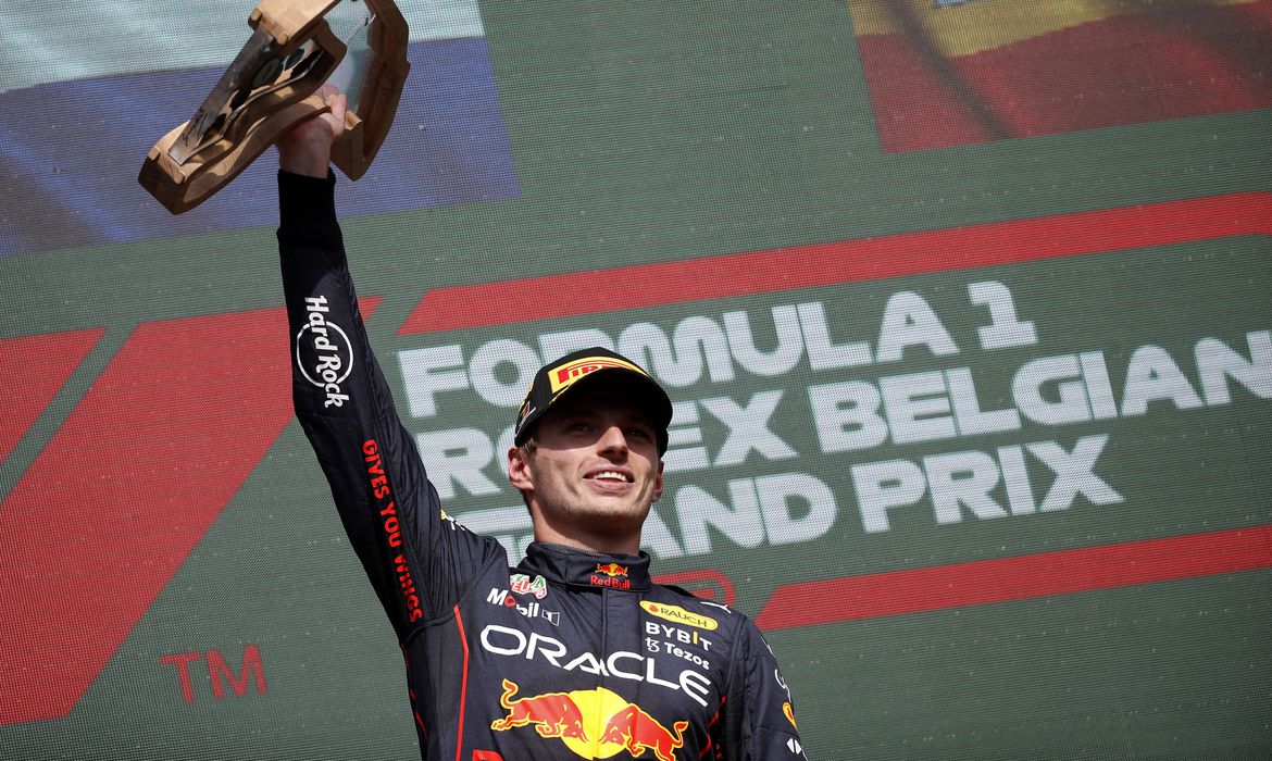 Verstappen vence GP da Bélgica e se aproxima do bi mundial de F1