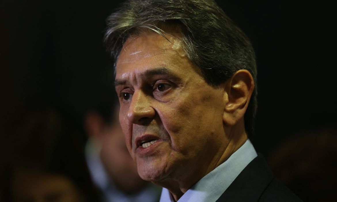 Roberto Jefferson registra candidatura à Presidência no TSE