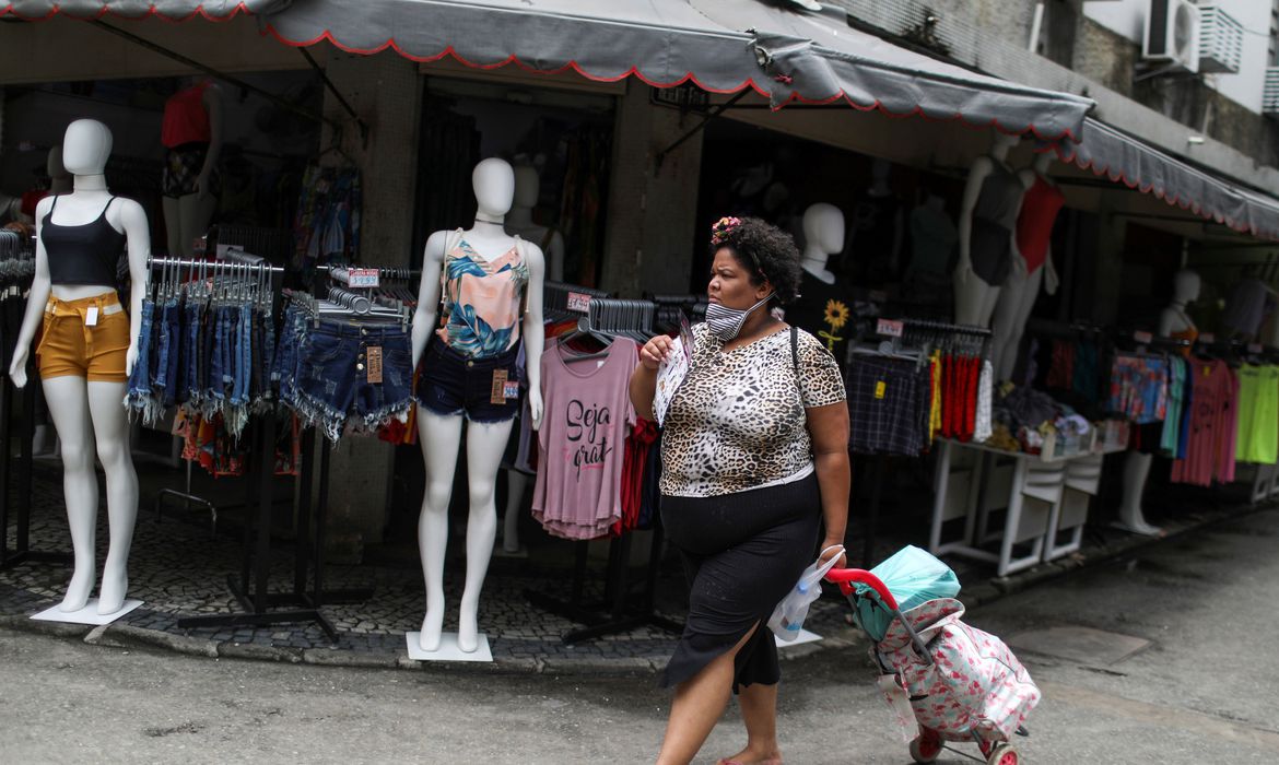 Nível de confiança subiu, mas otimismo de varejistas caiu, diz CNC