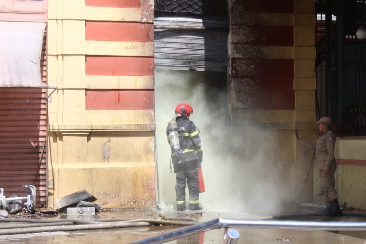 Vítimas de incêndio no Mercado Adolpho Lisboa estão entubadas em Manaus