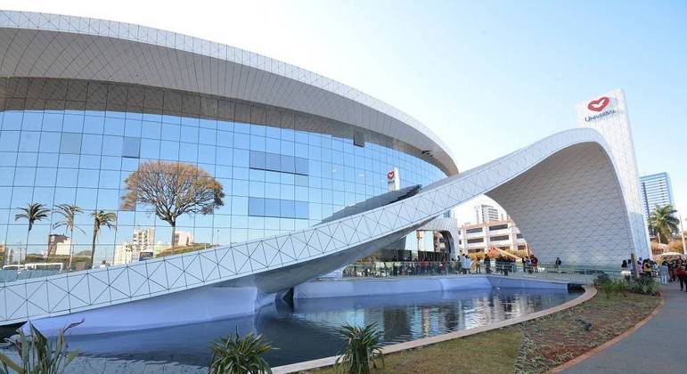 Autoridades marcam presença em inauguração do novo templo da Universal em Brasília