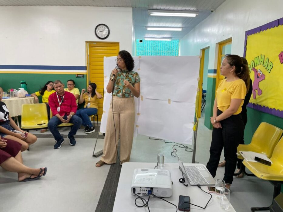 Escola da Prefeitura de Manaus realiza programação alusiva à campanha ‘Setembro Amarelo’ com pais de alunos