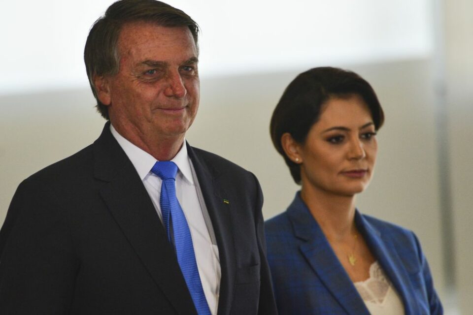 TSE suspende propaganda de Bolsonaro com Michelle de protagonista