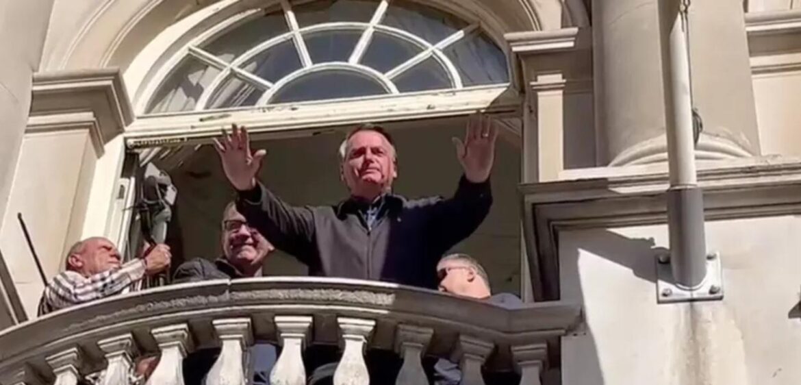 TSE proíbe Bolsonaro de usar na campanha discurso em residência oficial em Londres